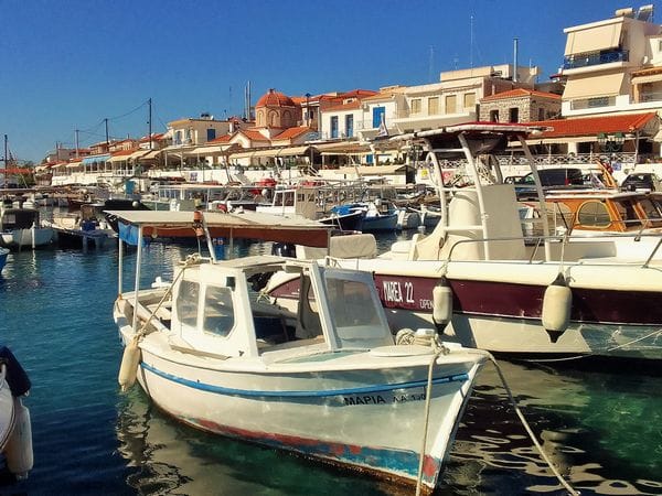 Sfeervol en heel erg Grieks is Perdika op het eiland Aegina - Foto Wytske Roodbergen