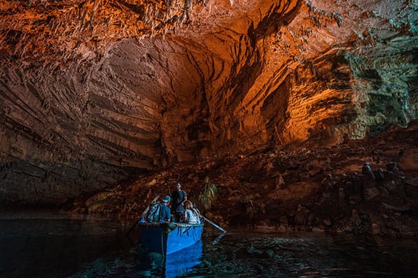 De Melissani-grot op Kefalonia